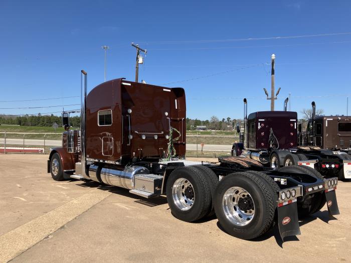 2022 Peterbilt 389-6