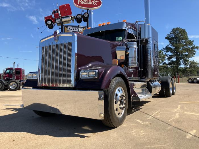 2023 Kenworth W900L-1