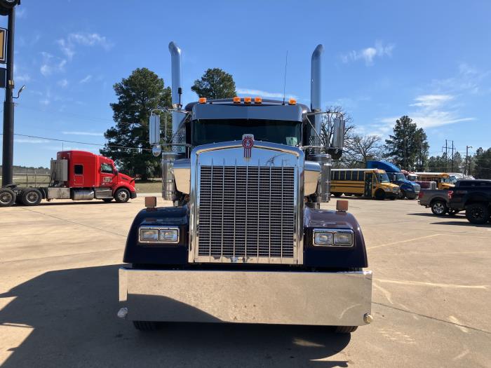 2023 Kenworth W900L-2