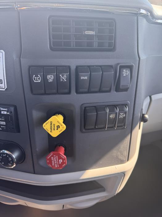 2020 Peterbilt 579-18