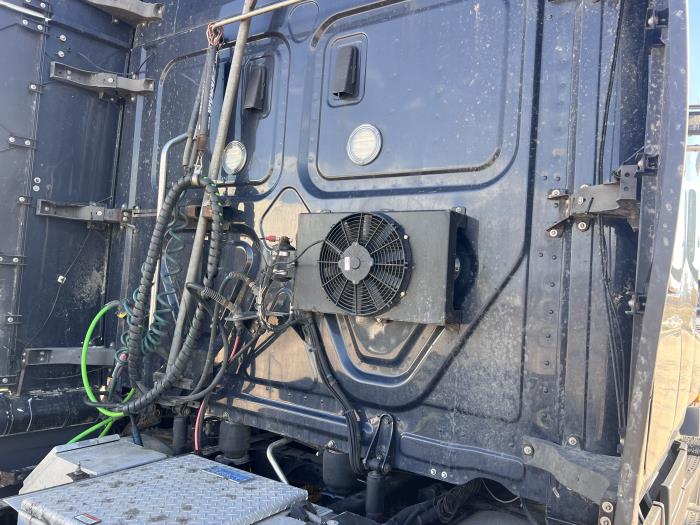 2019 Freightliner Cascadia-8