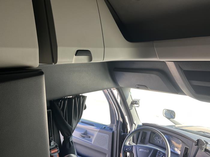 2019 Freightliner Cascadia-15