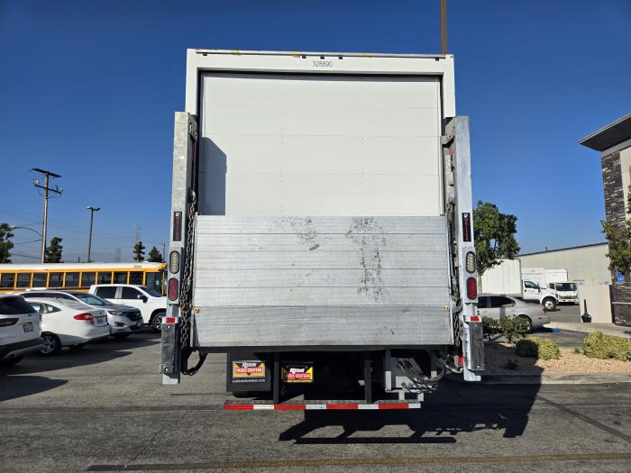 2019 International 4300-8