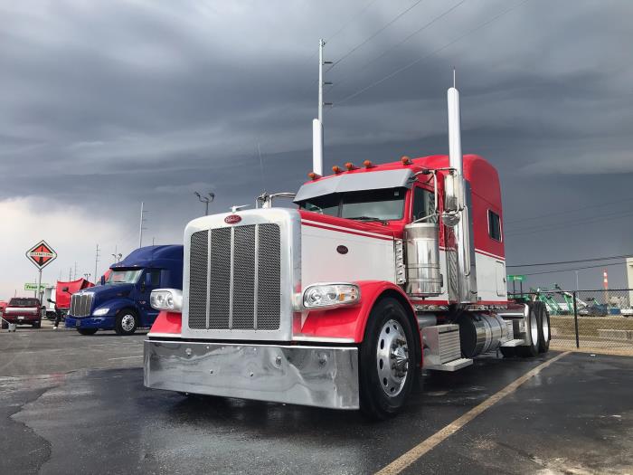 2023 Peterbilt 389-37