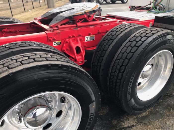 2023 Peterbilt 389-5