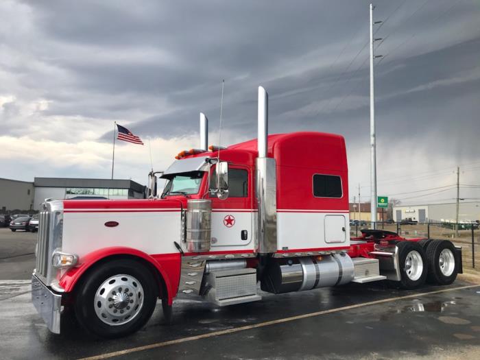 2023 Peterbilt 389-2