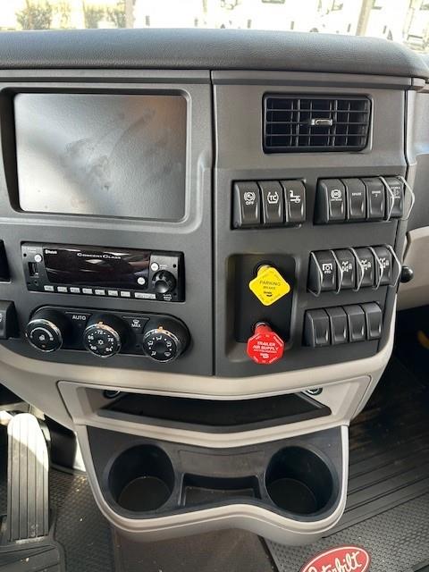 2025 Peterbilt 567-10