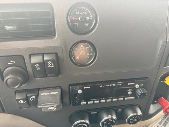 2022 Peterbilt 579-18