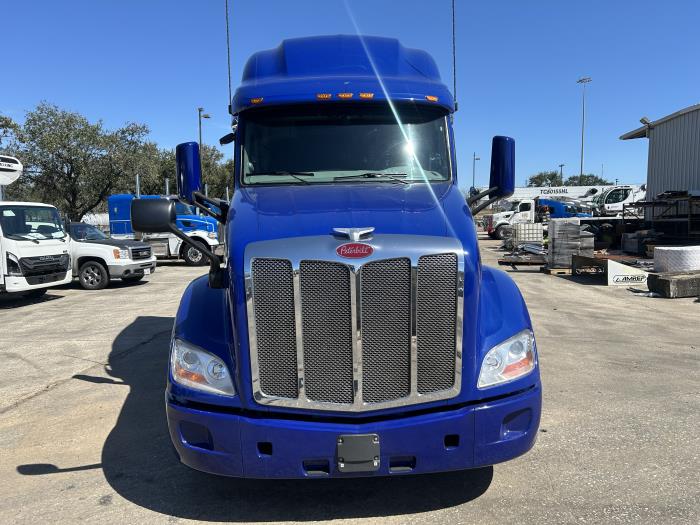 2022 Peterbilt 579-8