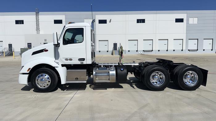 2026 Peterbilt 579-8