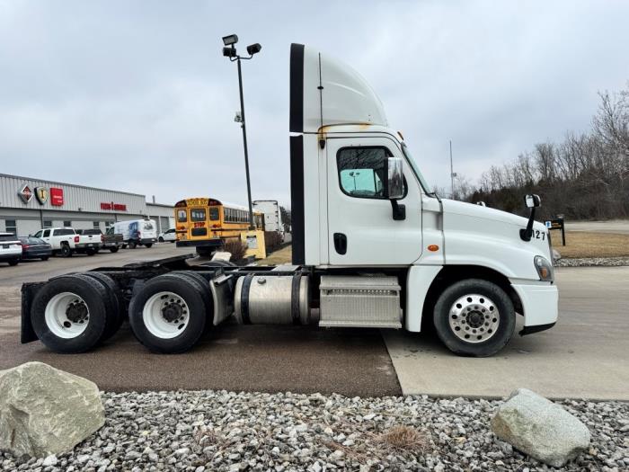 2017 Freightliner Cascadia-4