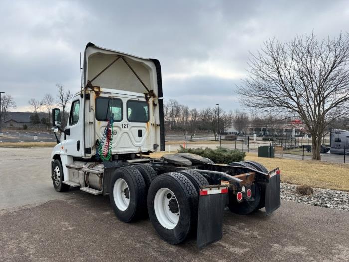 2017 Freightliner Cascadia-7