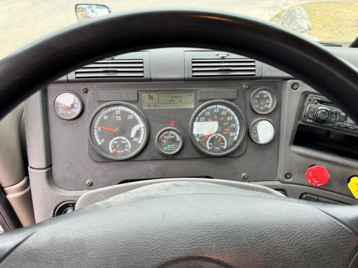 2017 Freightliner Cascadia-16