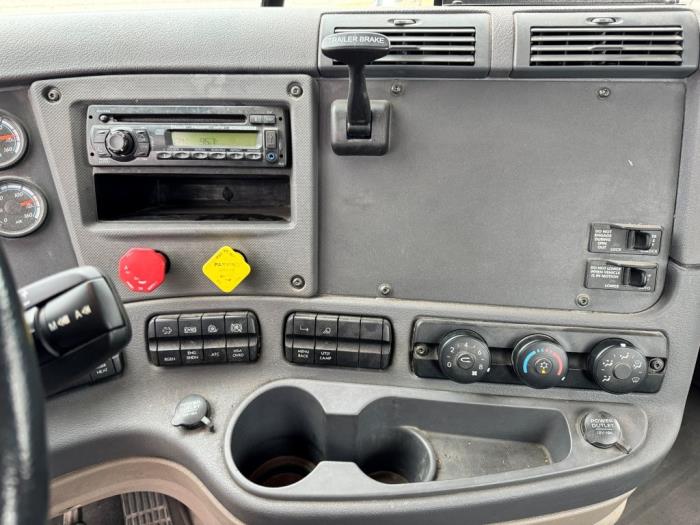 2017 Freightliner Cascadia-17