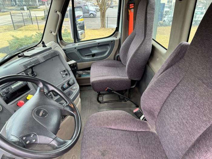 2017 Freightliner Cascadia-19