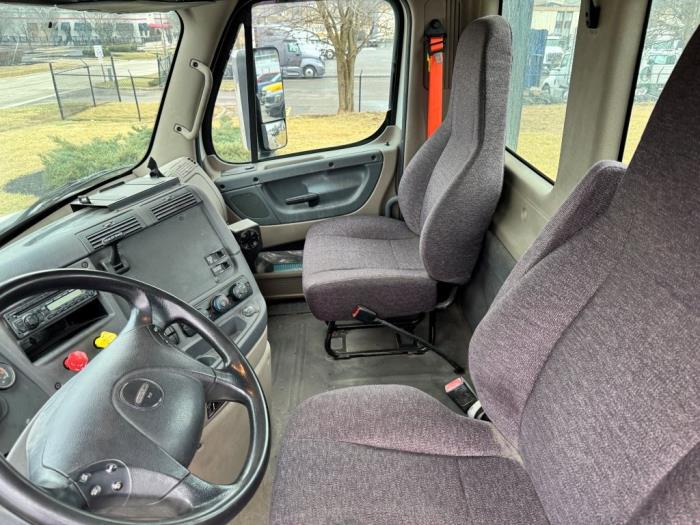2017 Freightliner Cascadia-20