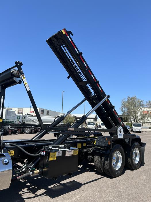 2025 Peterbilt 567-4