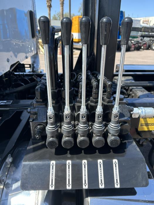 2025 Peterbilt 567-6