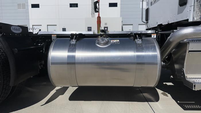 2026 Peterbilt 579-18