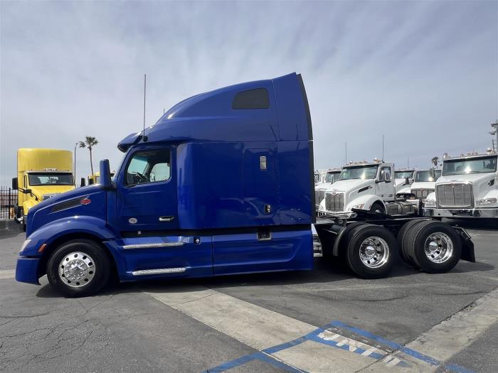 2022 Peterbilt 579-9