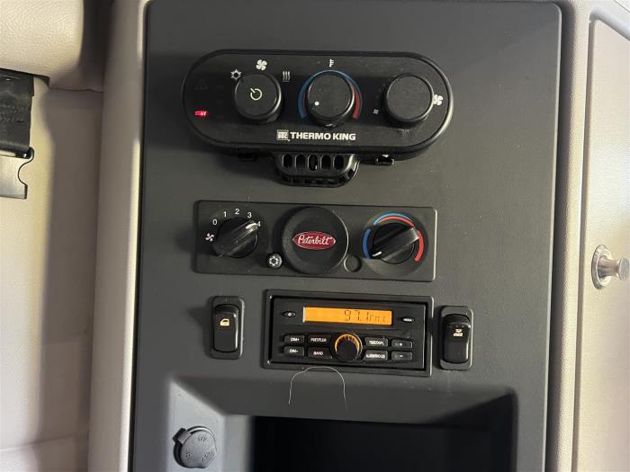 2022 Peterbilt 579-18