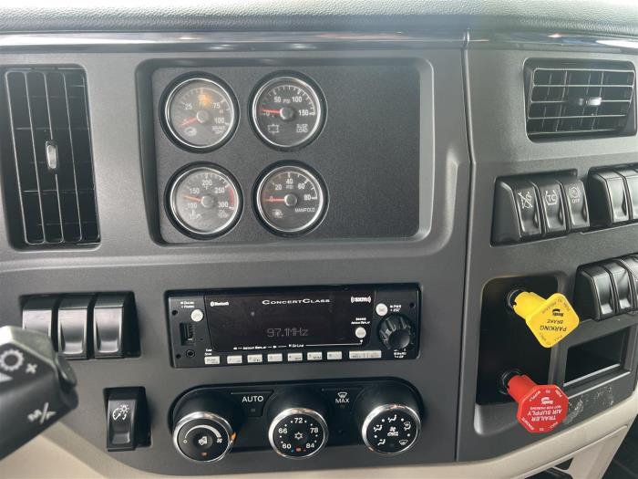 2022 Peterbilt 579-25