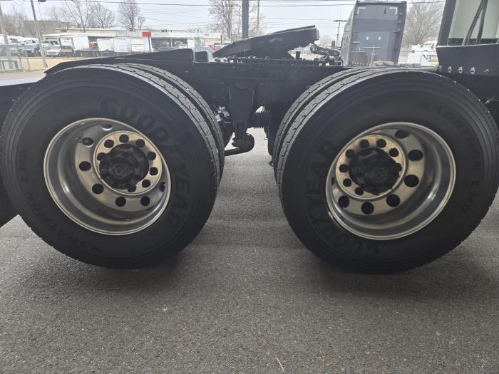 2020 International LT625-32