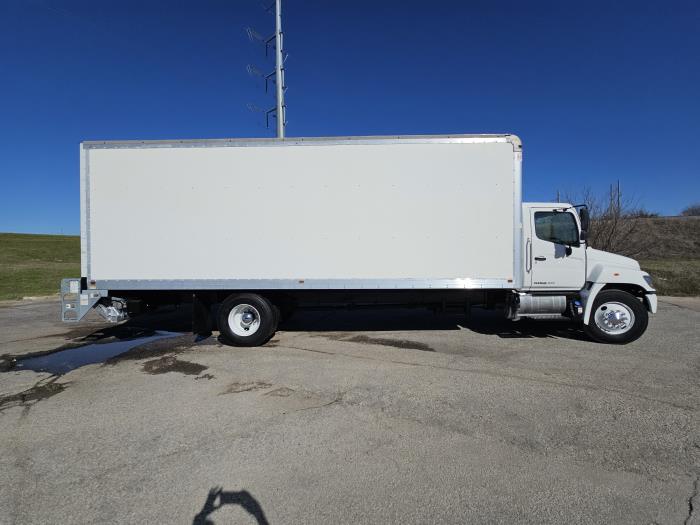 2020 Hino 268A-3