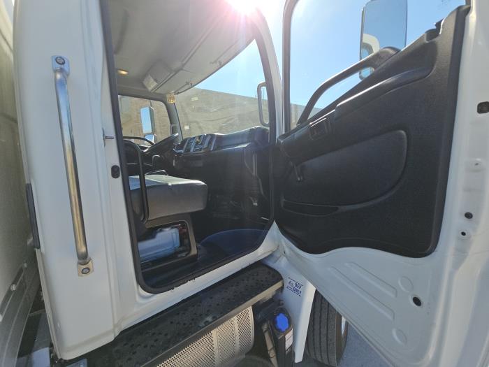 2020 Hino 268A-23