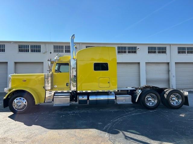 2020 Peterbilt 389-2