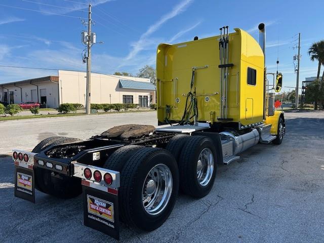 2020 Peterbilt 389-4