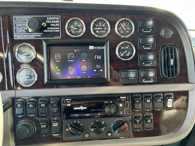 2020 Peterbilt 389-10