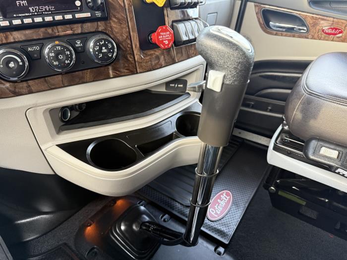 2026 Peterbilt 589-40