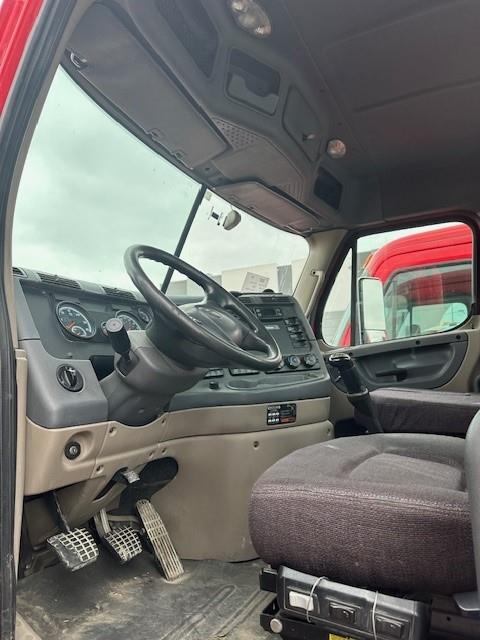 2016 Freightliner Cascadia-1