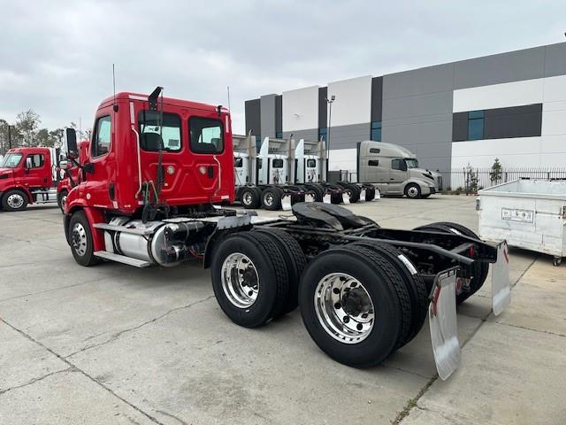2016 Freightliner Cascadia-3