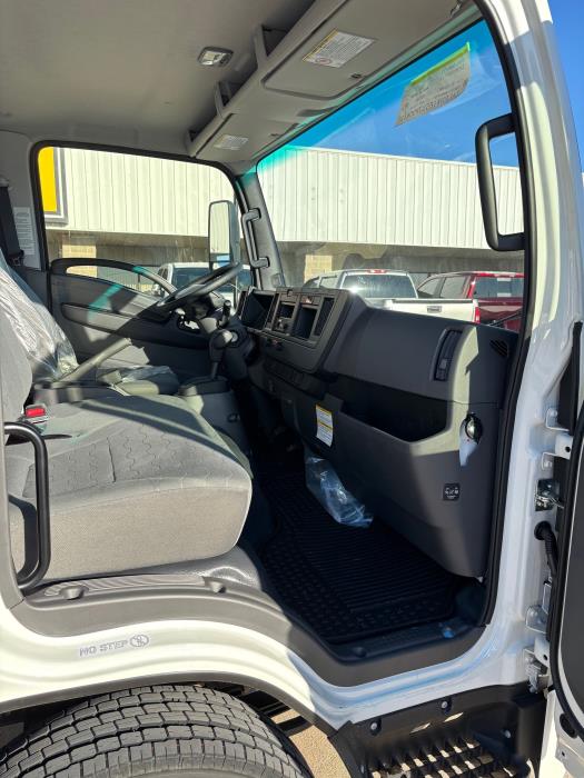 2025 Isuzu NRR-15
