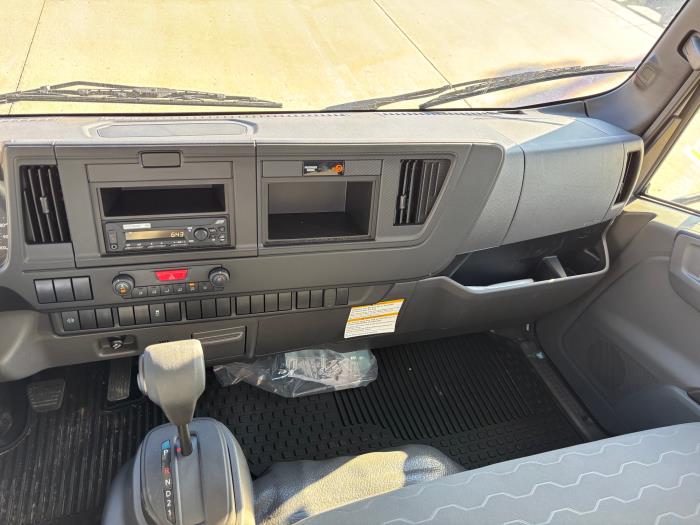 2025 Isuzu NRR-17