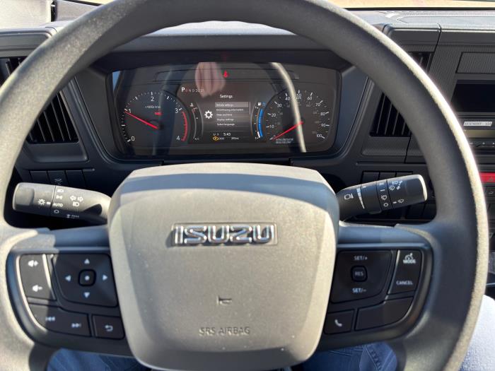 2025 Isuzu NRR-18