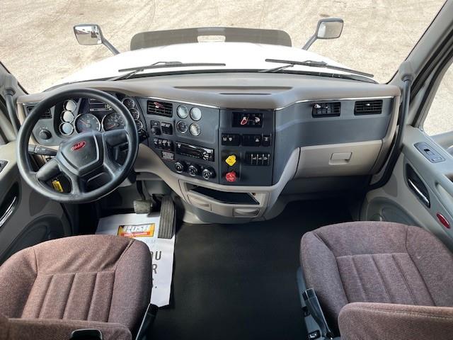 2021 Peterbilt 579-25