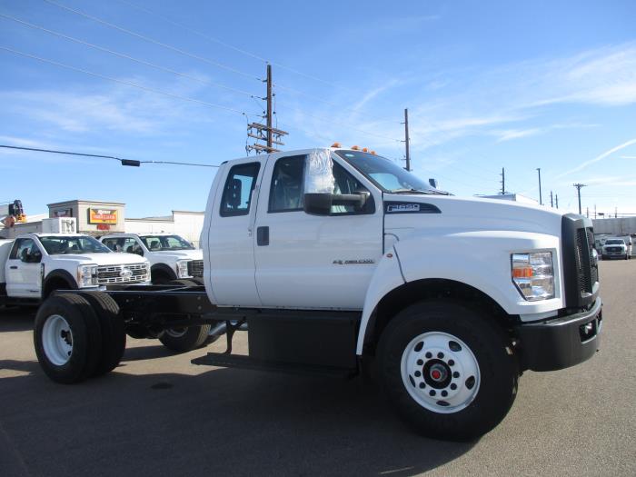 2026 Ford F-650-3