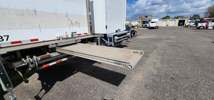 2018 Freightliner Business Class M2 106-13