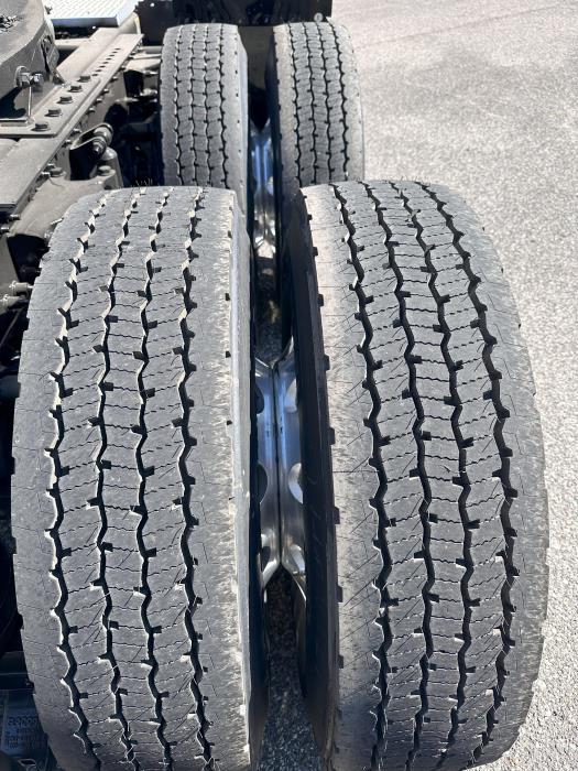 2022 Peterbilt 579-17