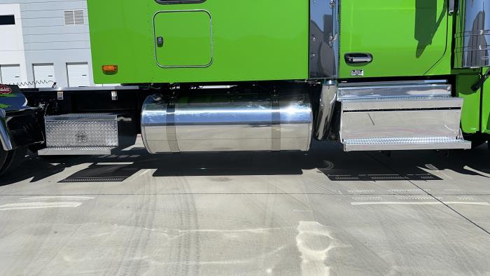 2026 Peterbilt 589-18