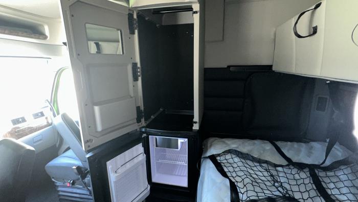 2026 Peterbilt 589-38