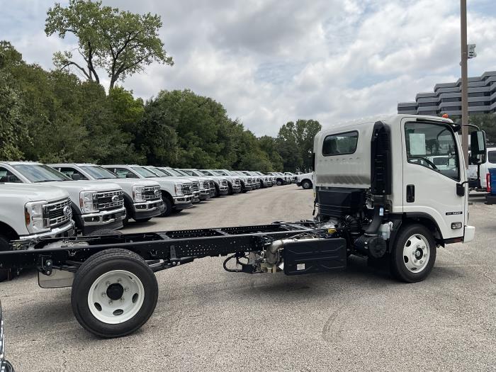 2025 Isuzu NRR-4