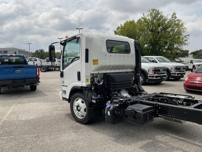 2025 Isuzu NRR-5