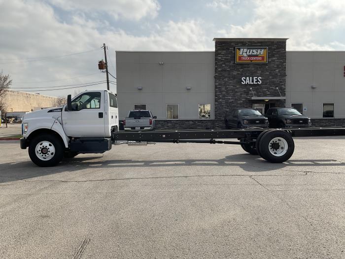 2025 Ford F-750-1