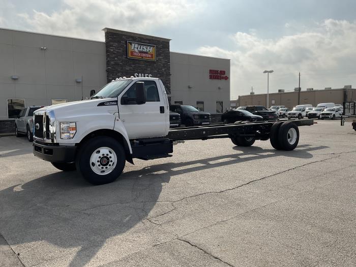 2025 Ford F-750-2