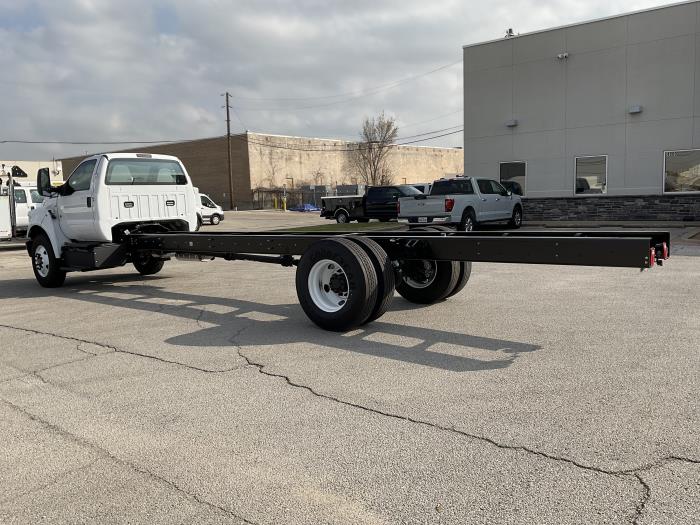2025 Ford F-750-3