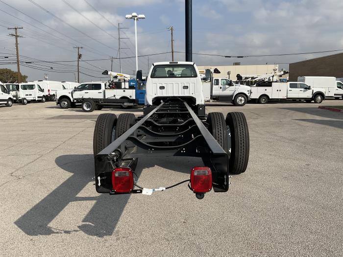 2025 Ford F-750-4